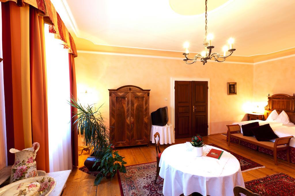 Gasthof Braeuer - Familie Eibensteiner Weißkirchen in Steiermark Bagian luar foto