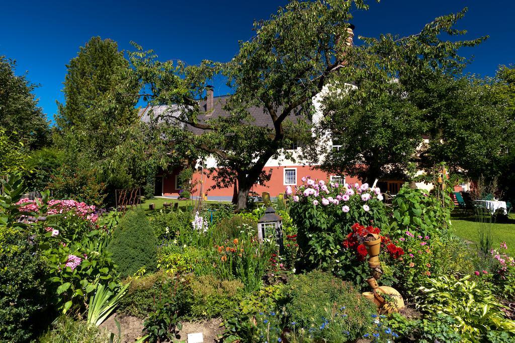 Gasthof Braeuer - Familie Eibensteiner Weißkirchen in Steiermark Bagian luar foto