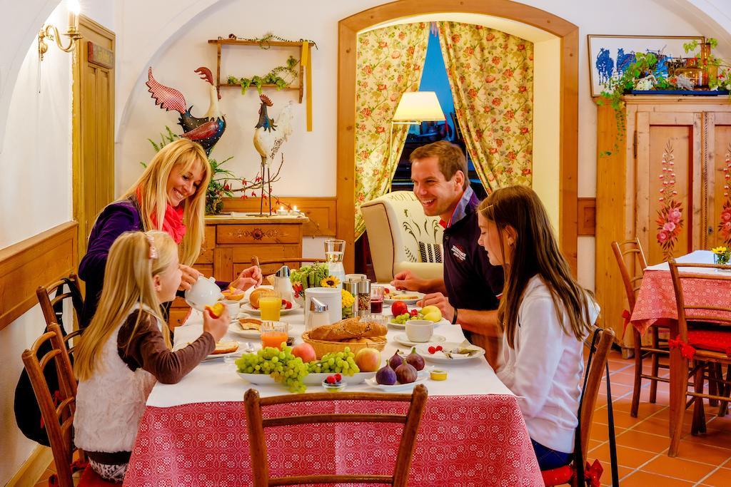 Gasthof Braeuer - Familie Eibensteiner Weißkirchen in Steiermark Bagian luar foto